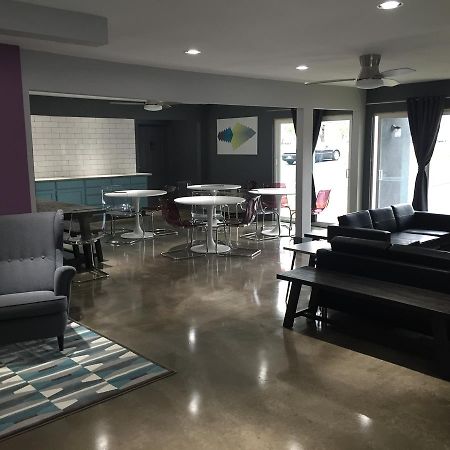 Aae Austin'S Travelodge Екстериор снимка