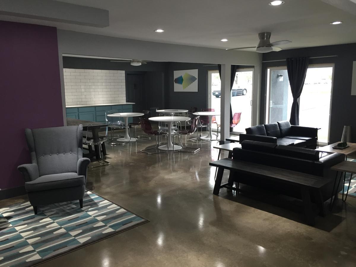 Aae Austin'S Travelodge Екстериор снимка